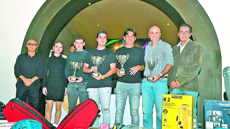 En la rama varonil también se galardonó en dobles